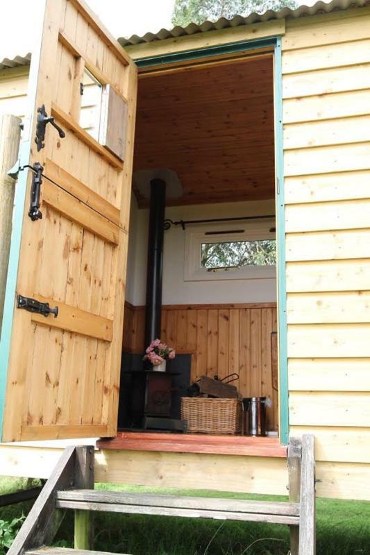 Shepherdshuts-Southeast Hotel Ashford  Exterior photo