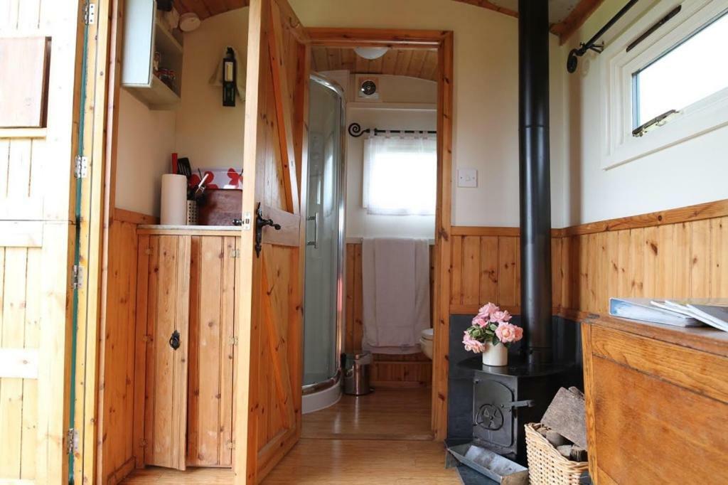 Shepherdshuts-Southeast Hotel Ashford  Exterior photo